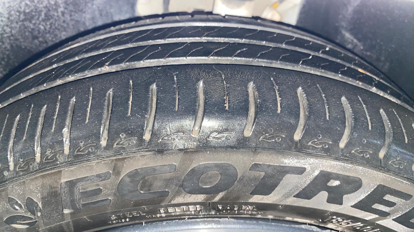 2023 Tata ALTROZ XZA PLUS, Petrol, Automatic, 11,586 km, Left Front Tyre Tread