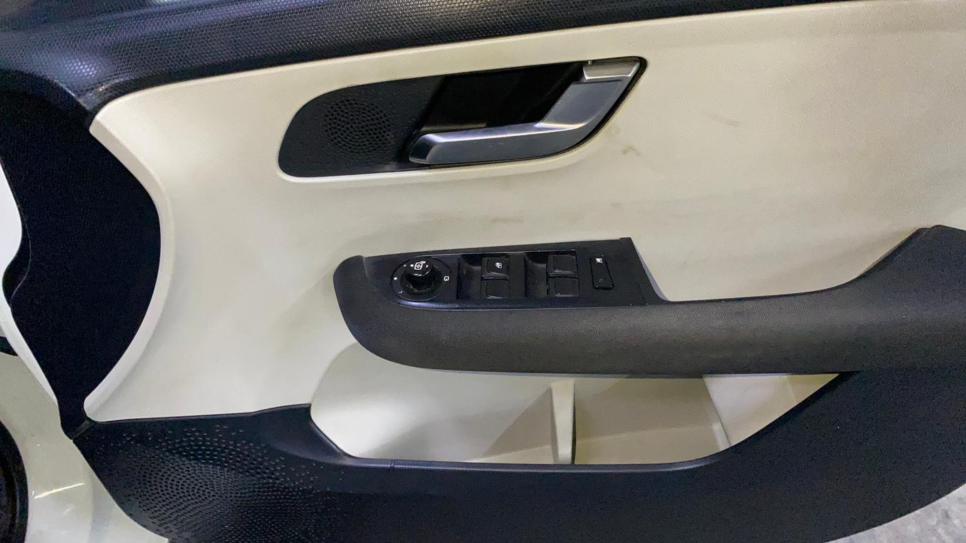 2023 Tata ALTROZ XZA PLUS, Petrol, Automatic, 11,586 km, Driver Side Door Panels Control