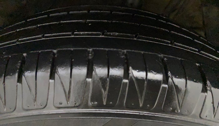 2020 Maruti Vitara Brezza ZXI PLUS AT DUAL TONE SHVS, Petrol, Automatic, 46,733 km, Right Rear Tyre Tread