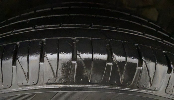 2020 Maruti Vitara Brezza ZXI PLUS AT DUAL TONE SHVS, Petrol, Automatic, 46,733 km, Left Rear Tyre Tread