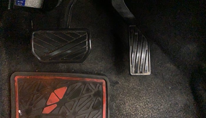 2020 Maruti Vitara Brezza ZXI PLUS AT DUAL TONE SHVS, Petrol, Automatic, 46,733 km, Pedals