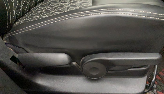 2020 Maruti Vitara Brezza ZXI PLUS AT DUAL TONE SHVS, Petrol, Automatic, 46,733 km, Driver Side Adjustment Panel