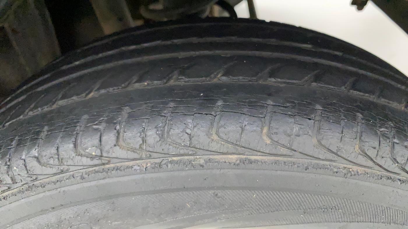 2010 Maruti Alto LXI, Petrol, Manual, 2,44,253 km, Left Rear Tyre Tread
