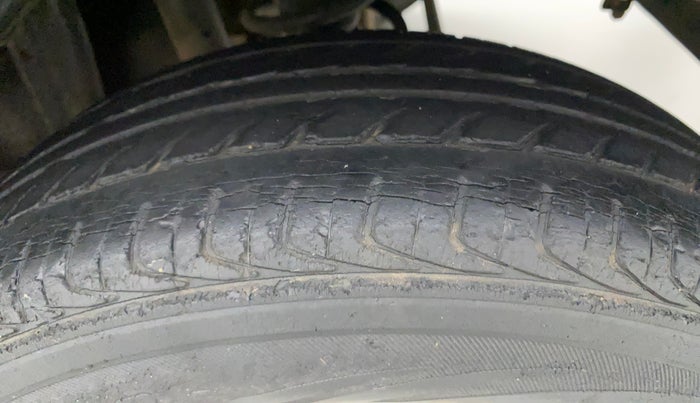 2010 Maruti Alto LXI, Petrol, Manual, 2,44,253 km, Left Rear Tyre Tread