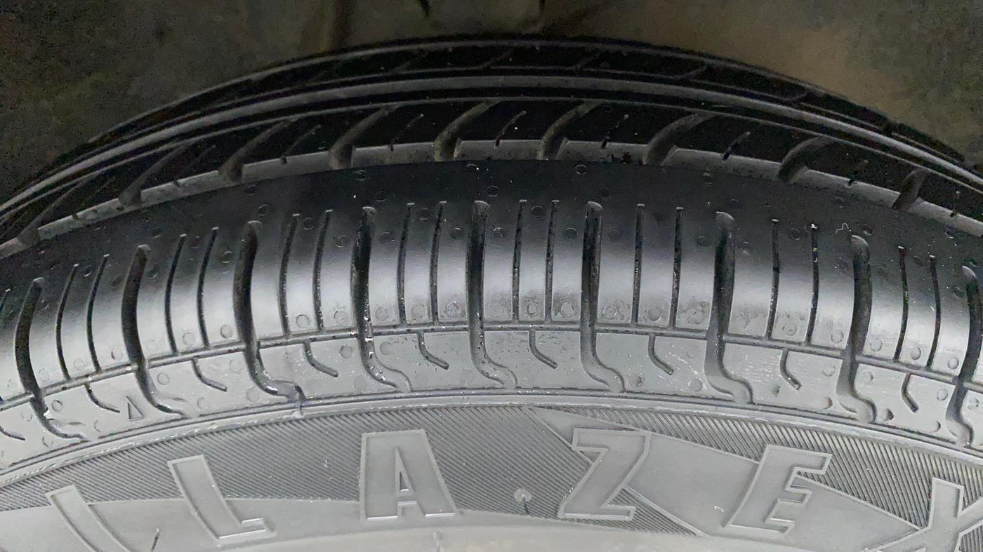 2010 Maruti Alto LXI, Petrol, Manual, 2,44,253 km, Right Front Tyre Tread