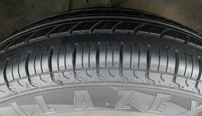 2010 Maruti Alto LXI, Petrol, Manual, 2,44,253 km, Right Front Tyre Tread