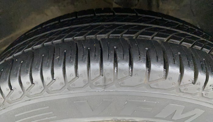 2010 Maruti Alto LXI, Petrol, Manual, 2,44,253 km, Left Front Tyre Tread