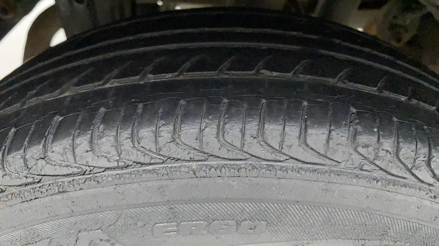 2010 Maruti Alto LXI, Petrol, Manual, 2,44,253 km, Right Rear Tyre Tread