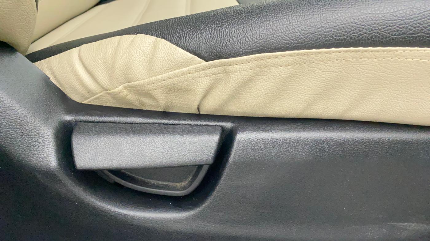 2018 Hyundai NEW SANTRO MAGNA, Petrol, Manual, 23,578 km, Driver Side Adjustment Panel