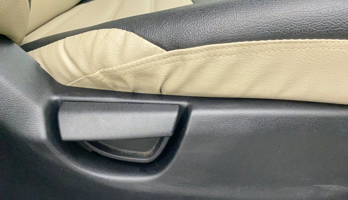 2018 Hyundai NEW SANTRO MAGNA, Petrol, Manual, 23,578 km, Driver Side Adjustment Panel
