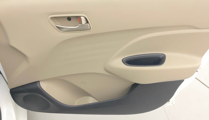 2018 Hyundai NEW SANTRO MAGNA, Petrol, Manual, 23,578 km, Driver Side Door Panels Control