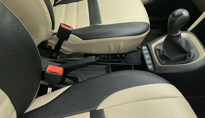 2018 Hyundai NEW SANTRO MAGNA, Petrol, Manual, 23,578 km, Gear Lever