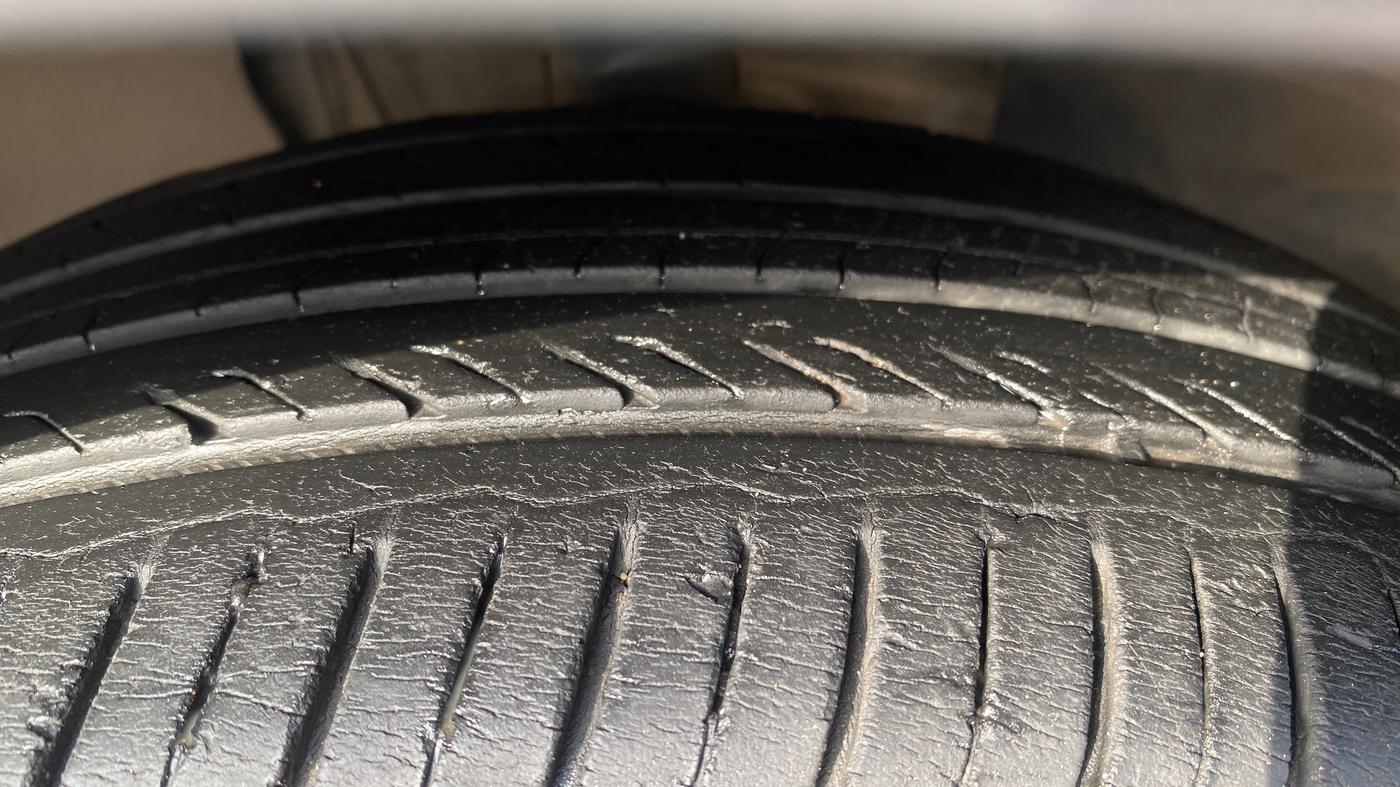 2022 Volkswagen TAIGUN TOPLINE 1.0 TSI AT, Petrol, Automatic, 47,895 km, Right Front Tyre Tread