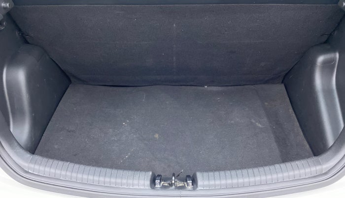 2017 Hyundai Grand i10 Magna 1.2 AT  VTVT, Petrol, Automatic, 62,055 km, Boot Inside