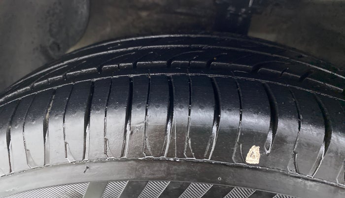 2017 Hyundai Grand i10 Magna 1.2 AT  VTVT, Petrol, Automatic, 62,055 km, Left Front Tyre Tread