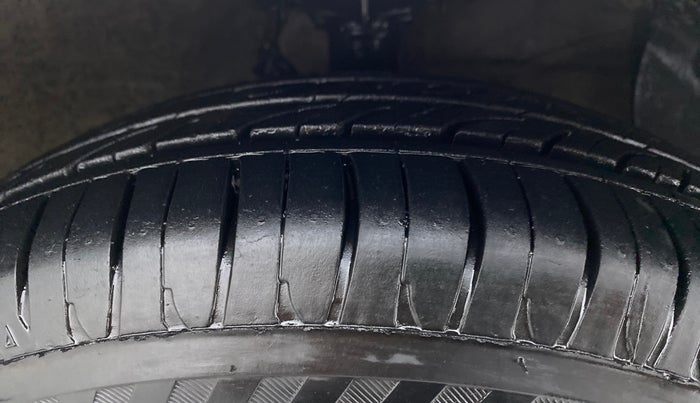 2017 Hyundai Grand i10 Magna 1.2 AT  VTVT, Petrol, Automatic, 62,055 km, Right Front Tyre Tread