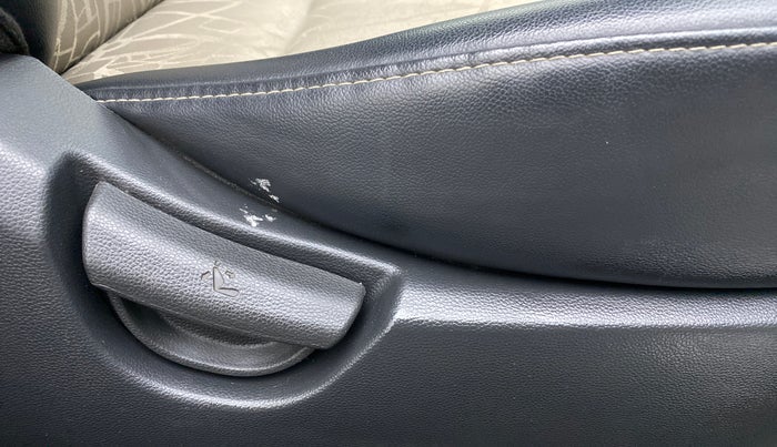 2017 Hyundai Grand i10 Magna 1.2 AT  VTVT, Petrol, Automatic, 62,055 km, Driver Side Adjustment Panel
