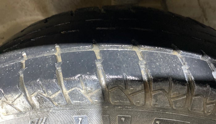 2017 Maruti Alto 800 LXI, Petrol, Manual, 76,942 km, Left Front Tyre Tread