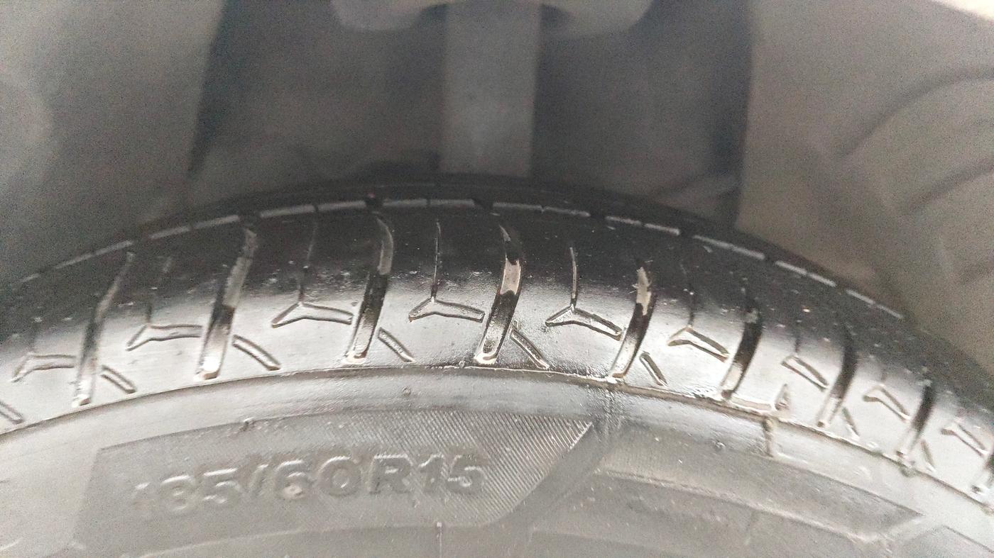 2014 Tata Zest XT PETROL, Petrol, Manual, 1,30,095 km, Right Front Tyre Tread