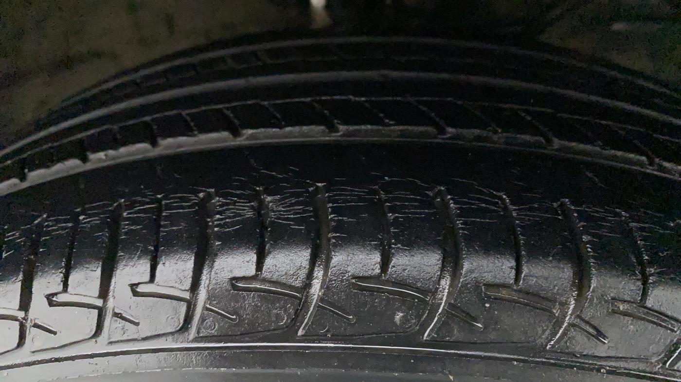 2019 Maruti Baleno DELTA PETROL 1.2, Petrol, Manual, 50,750 km, Right Front Tyre Tread