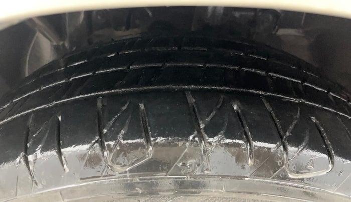 2017 Ford Ecosport TITANIUM 1.0L ECOBOOST SPORTS(SUNROOF), Petrol, Manual, 83,331 km, Left Front Tyre Tread