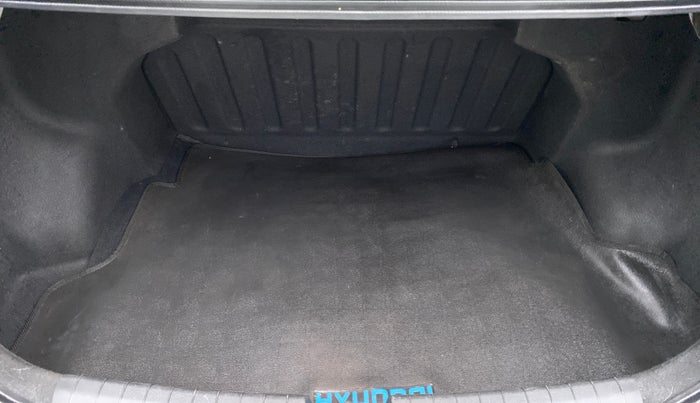 2015 Hyundai Xcent S 1.2 OPT, Petrol, Manual, 38,058 km, Boot Inside