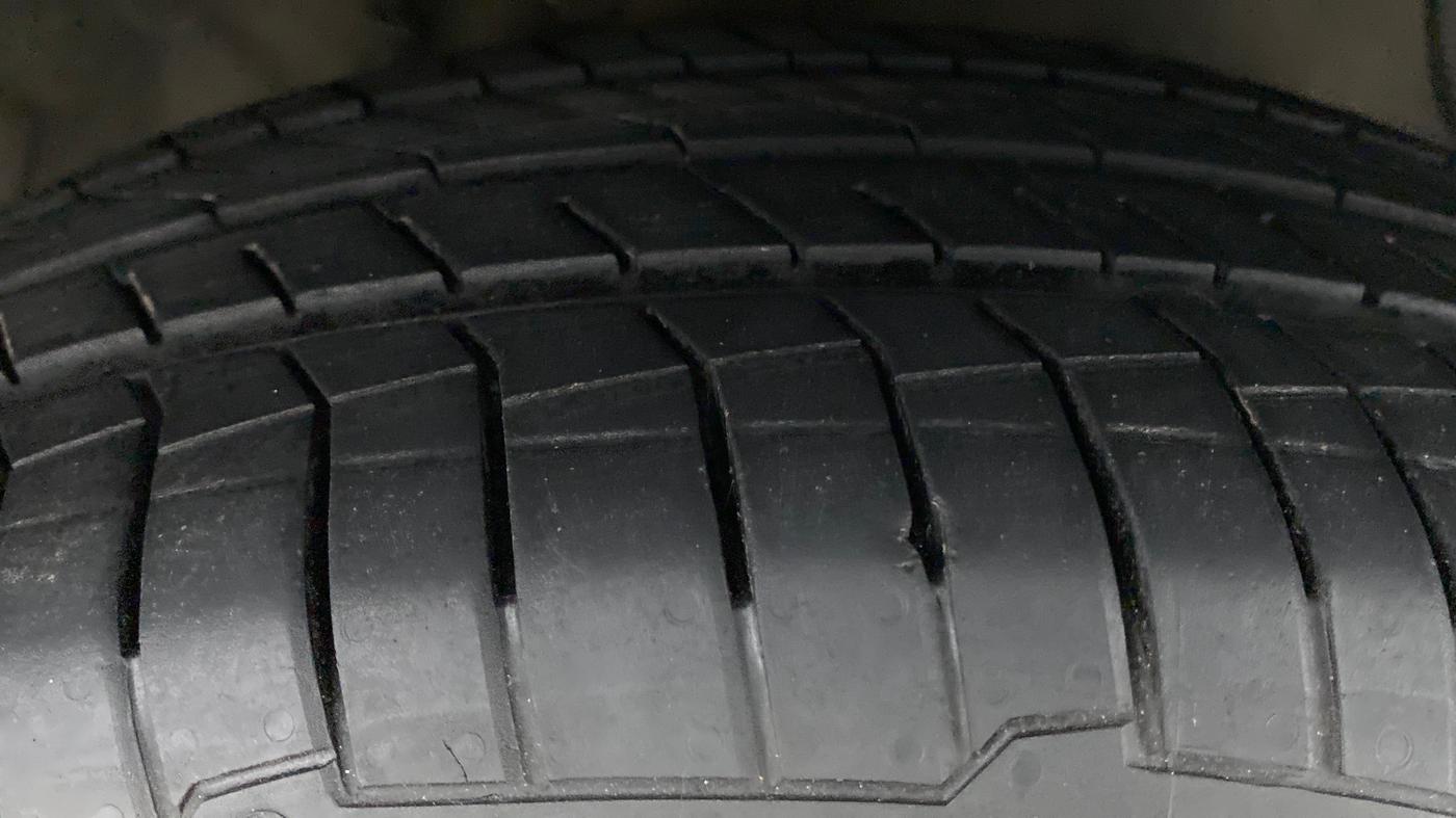 2015 Hyundai Xcent S 1.2 OPT, Petrol, Manual, 38,058 km, Right Front Tyre Tread