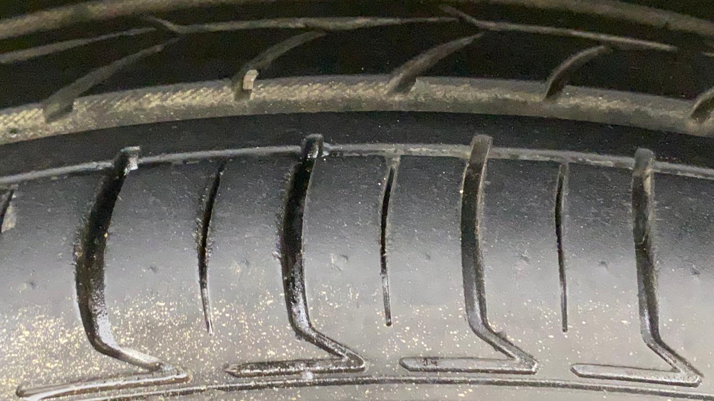 2020 Tata ALTROZ XZ PETROL, Petrol, Manual, 86,875 km, Right Front Tyre Tread