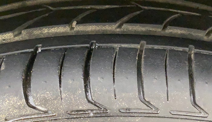 2020 Tata ALTROZ XZ PETROL, Petrol, Manual, 86,809 km, Right Front Tyre Tread