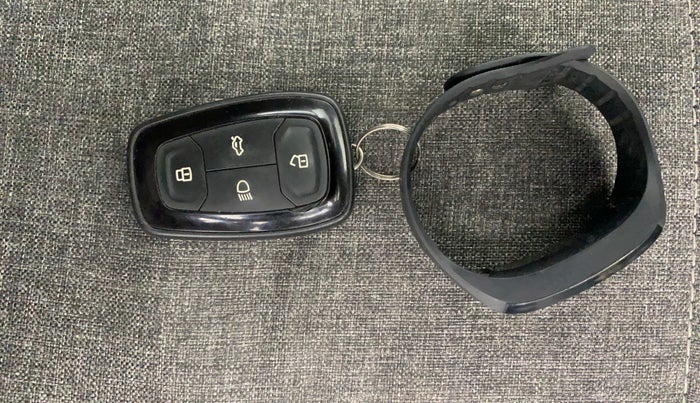 2020 Tata ALTROZ XZ PETROL, Petrol, Manual, 86,809 km, Key Close Up