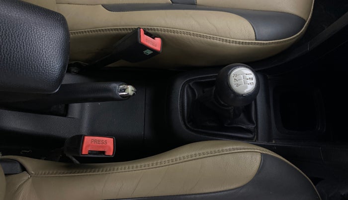 2013 Maruti Swift ZXI, Petrol, Manual, 1,30,139 km, Gear Lever