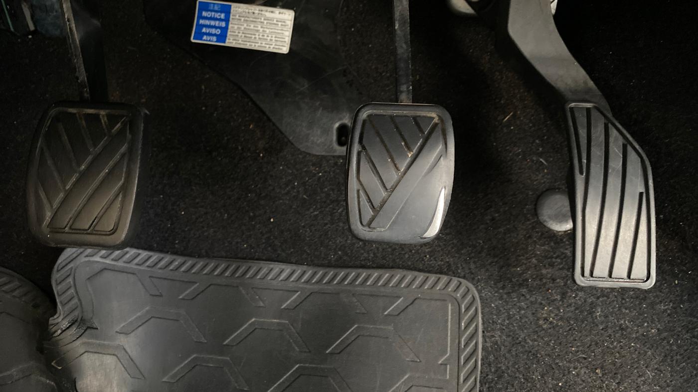 2013 Maruti Swift ZXI, Petrol, Manual, 1,30,139 km, Pedals