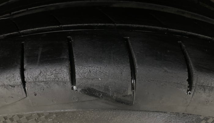 2013 Maruti Swift ZXI, Petrol, Manual, 1,30,139 km, Left Rear Tyre Tread