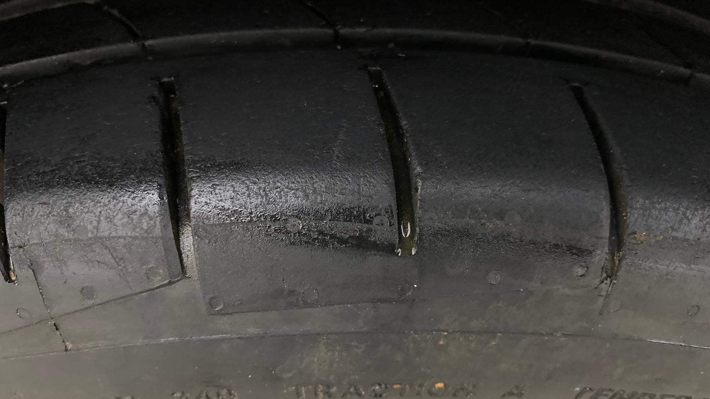 2013 Maruti Swift ZXI, Petrol, Manual, 1,30,139 km, Right Rear Tyre Tread