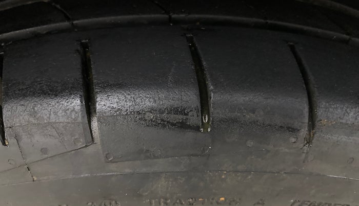 2013 Maruti Swift ZXI, Petrol, Manual, 1,30,139 km, Right Rear Tyre Tread