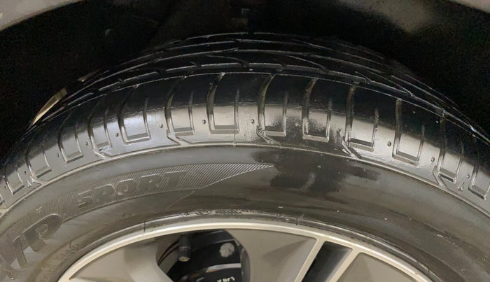 2016 Hyundai Creta SX PLUS AT 1.6 PETROL, Petrol, Automatic, 68,866 km, Right Rear Tyre Tread