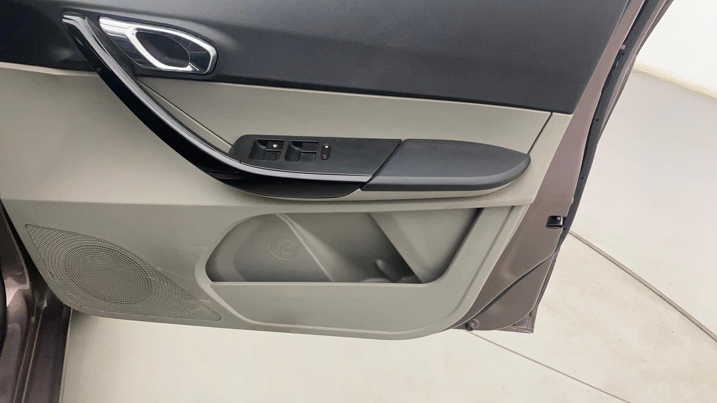 2019 Tata Tiago XZ PLUS PETROL, Petrol, Manual, 34,463 km, Driver Side Door Panels Control