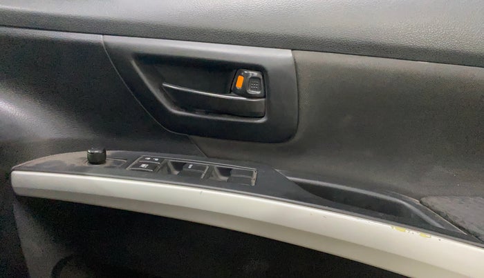 2015 Maruti S Cross SIGMA 1.3, Diesel, Manual, 78,577 km, Driver Side Door Panels Control