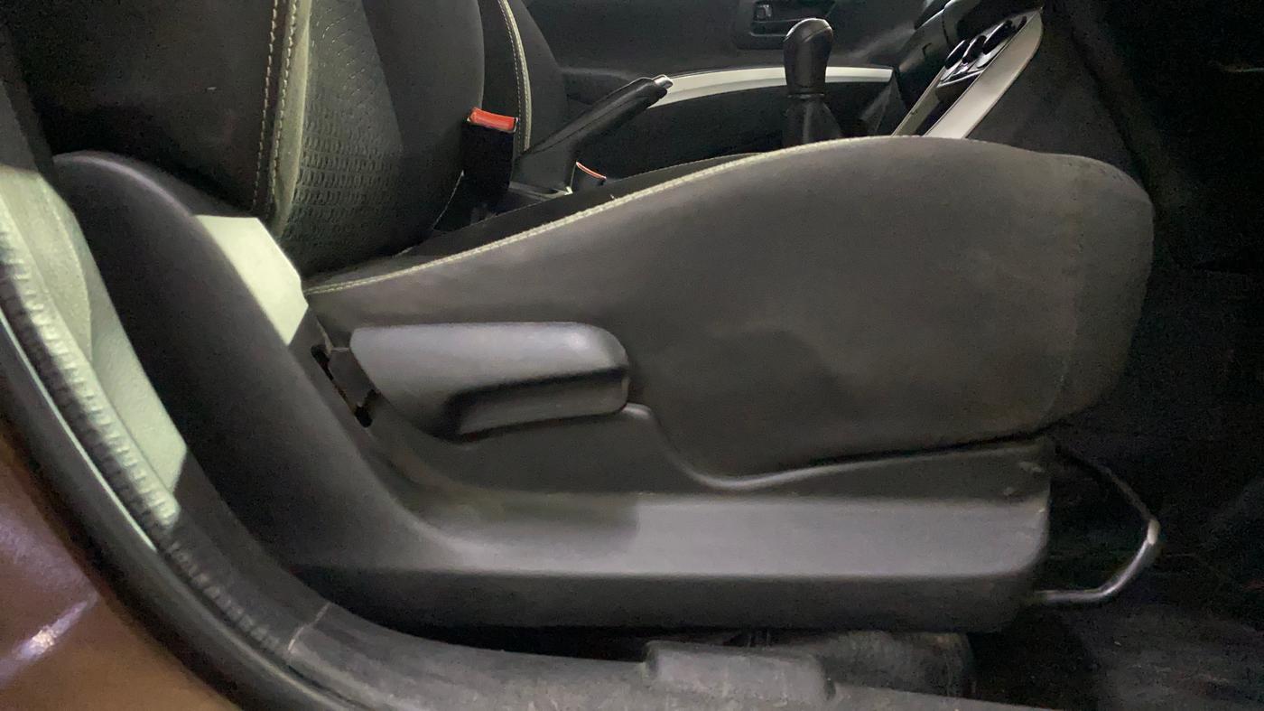 2015 Maruti S Cross SIGMA 1.3, Diesel, Manual, 78,577 km, Driver Side Adjustment Panel