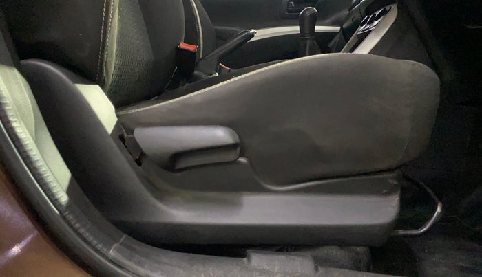 2015 Maruti S Cross SIGMA 1.3, Diesel, Manual, 78,577 km, Driver Side Adjustment Panel
