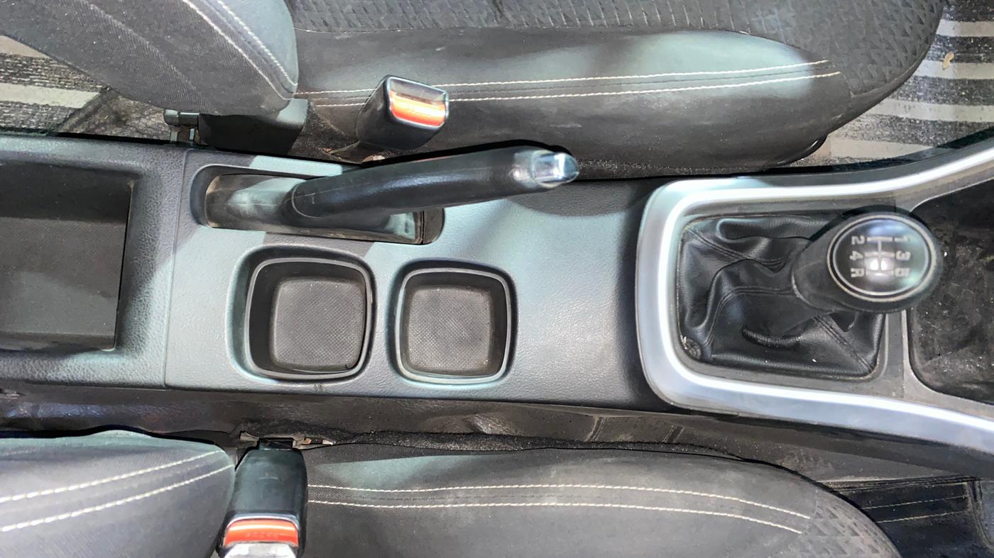 2015 Maruti S Cross SIGMA 1.3, Diesel, Manual, 78,577 km, Gear Lever