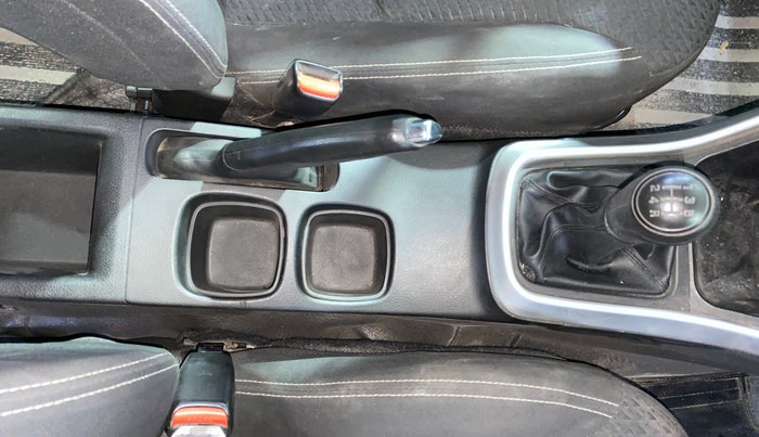 2015 Maruti S Cross SIGMA 1.3, Diesel, Manual, 78,577 km, Gear Lever