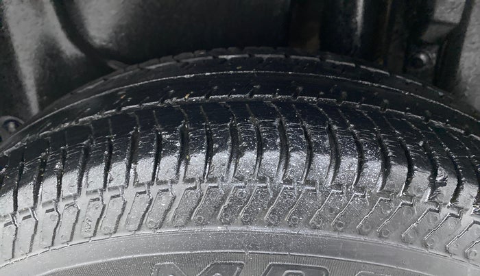 2015 Maruti Swift Dzire VXI, Petrol, Manual, 43,323 km, Left Rear Tyre Tread