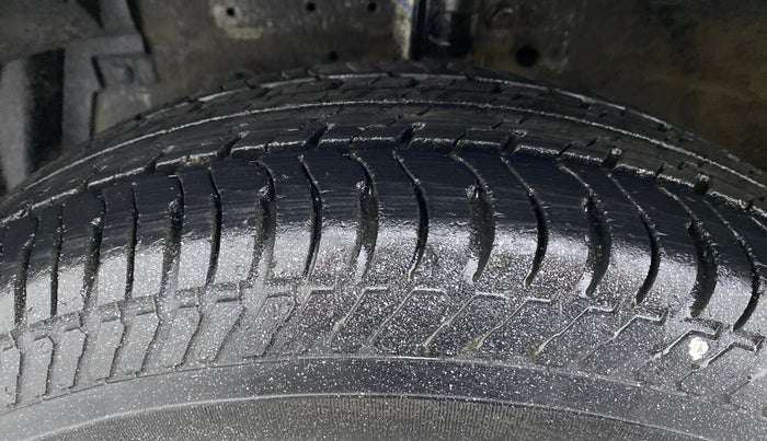 2015 Maruti Swift Dzire VXI, Petrol, Manual, 43,323 km, Left Front Tyre Tread