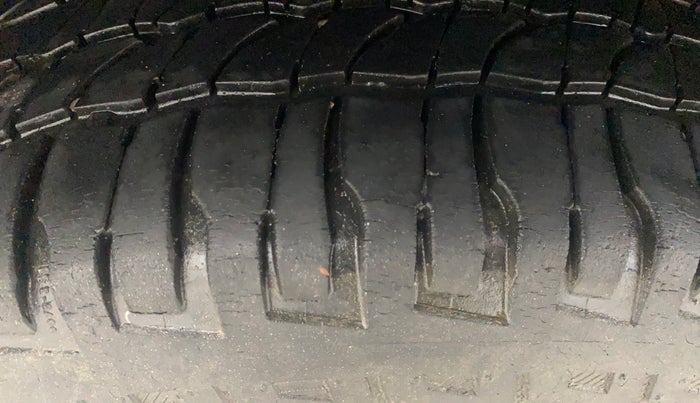 2015 Renault Duster 110 PS RXL DIESEL, Diesel, Manual, 1,08,400 km, Right Rear Tyre Tread