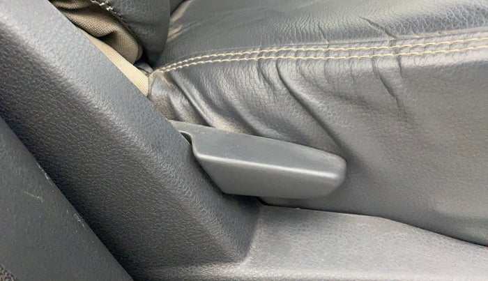 2015 Renault Duster 110 PS RXL DIESEL, Diesel, Manual, 1,08,400 km, Driver Side Adjustment Panel