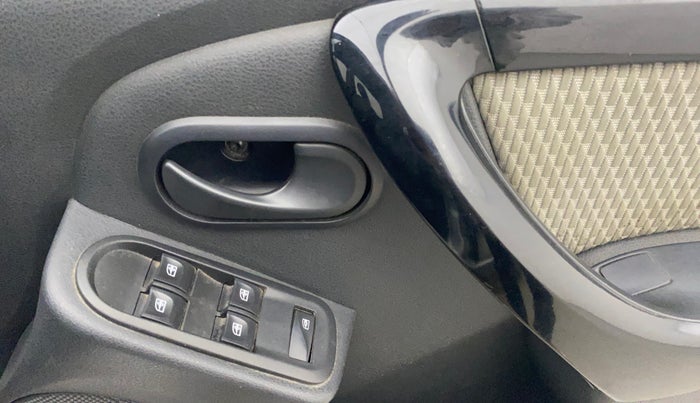 2015 Renault Duster 110 PS RXL DIESEL, Diesel, Manual, 1,08,400 km, Driver Side Door Panels Control