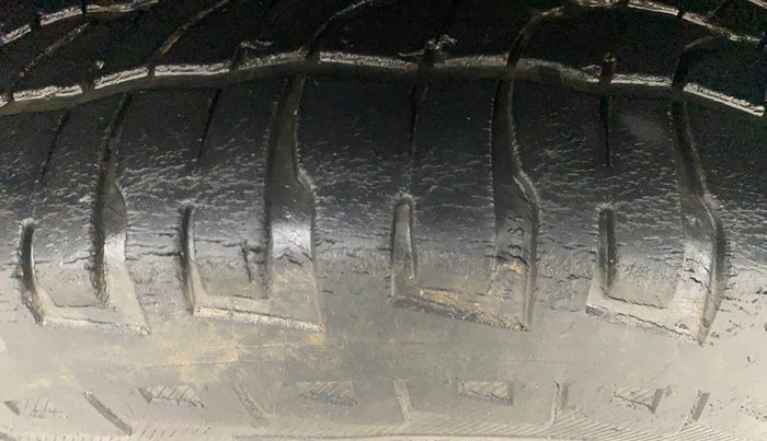 2015 Renault Duster 110 PS RXL DIESEL, Diesel, Manual, 1,08,400 km, Left Front Tyre Tread