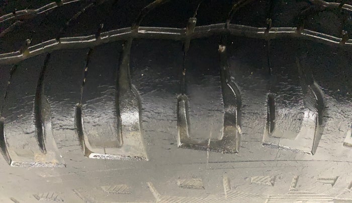 2015 Renault Duster 110 PS RXL DIESEL, Diesel, Manual, 1,08,400 km, Left Rear Tyre Tread