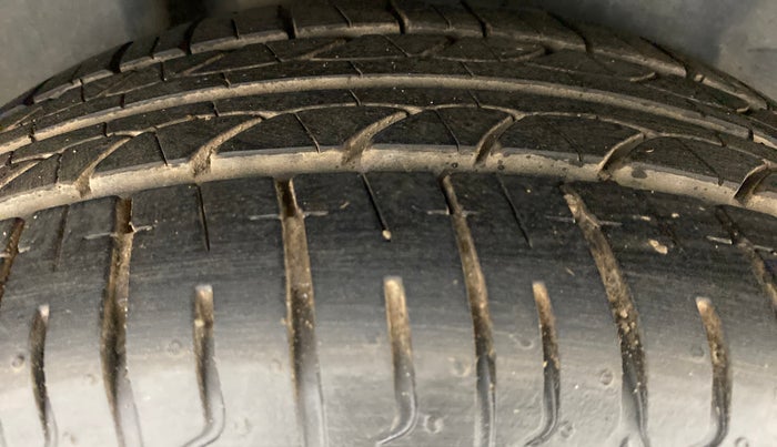 2018 Volkswagen Vento 1.2 TSI HIGHLINE PLUS AT, Petrol, Automatic, 43,521 km, Right Rear Tyre Tread